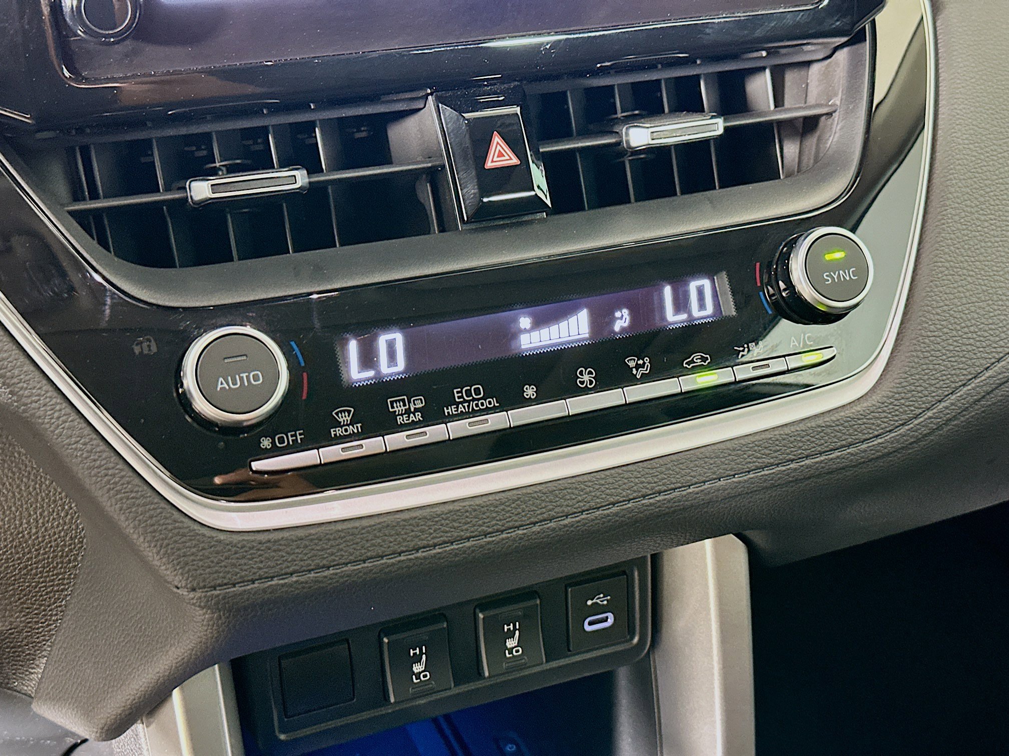 Used 2023 Toyota Corolla Cross XLE w/ Convenience Package image 23