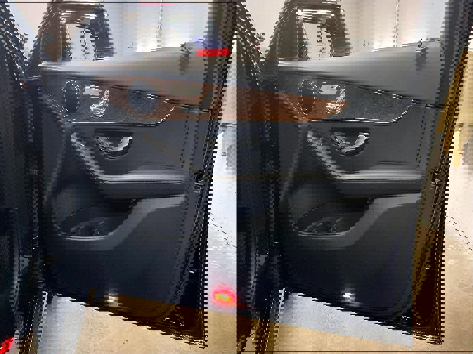 Used 2019 Mercedes-Benz GLC 300 4MATIC image 24