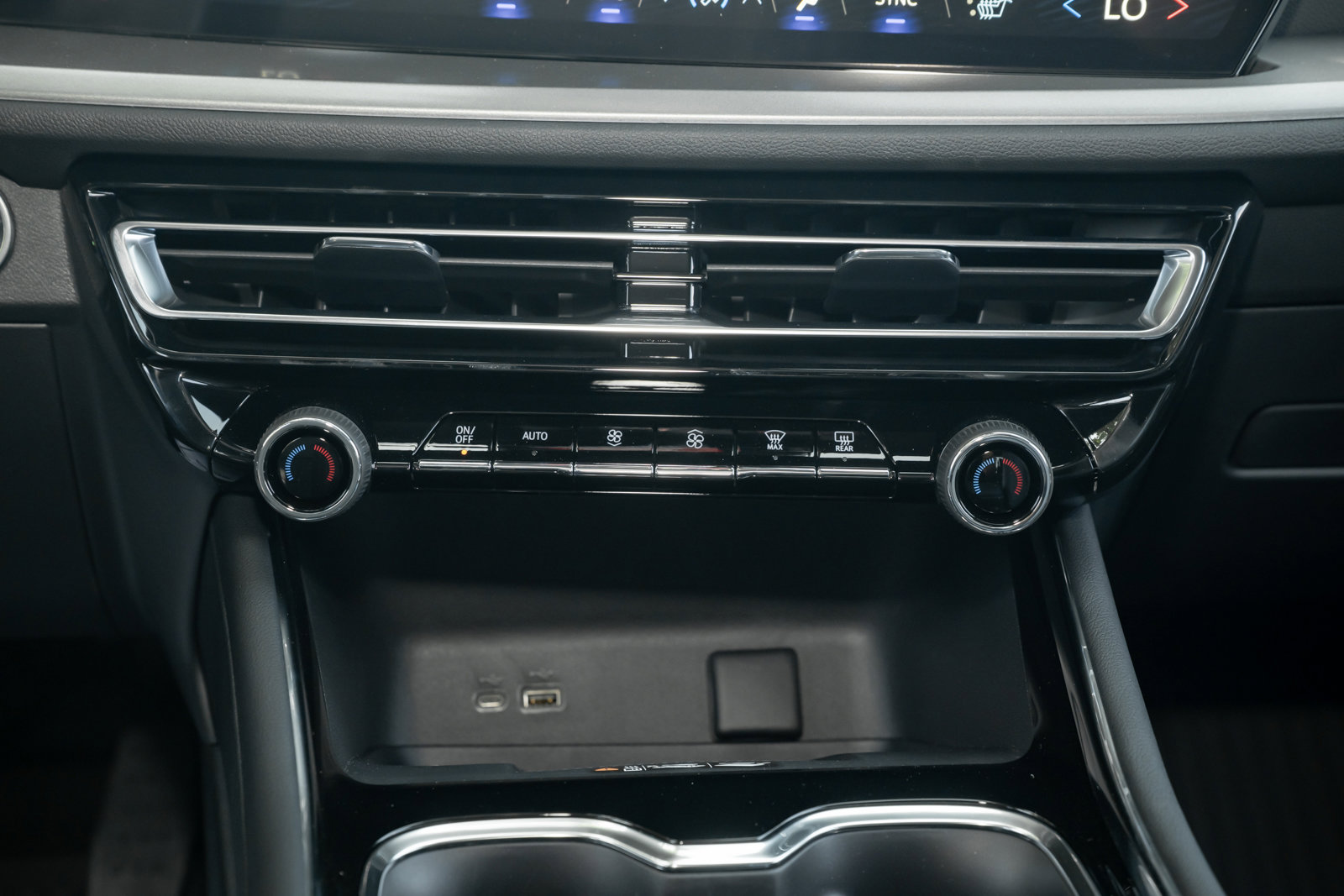 New 2026 Chevrolet Traverse LT w/ Driver Confidence Package image 28