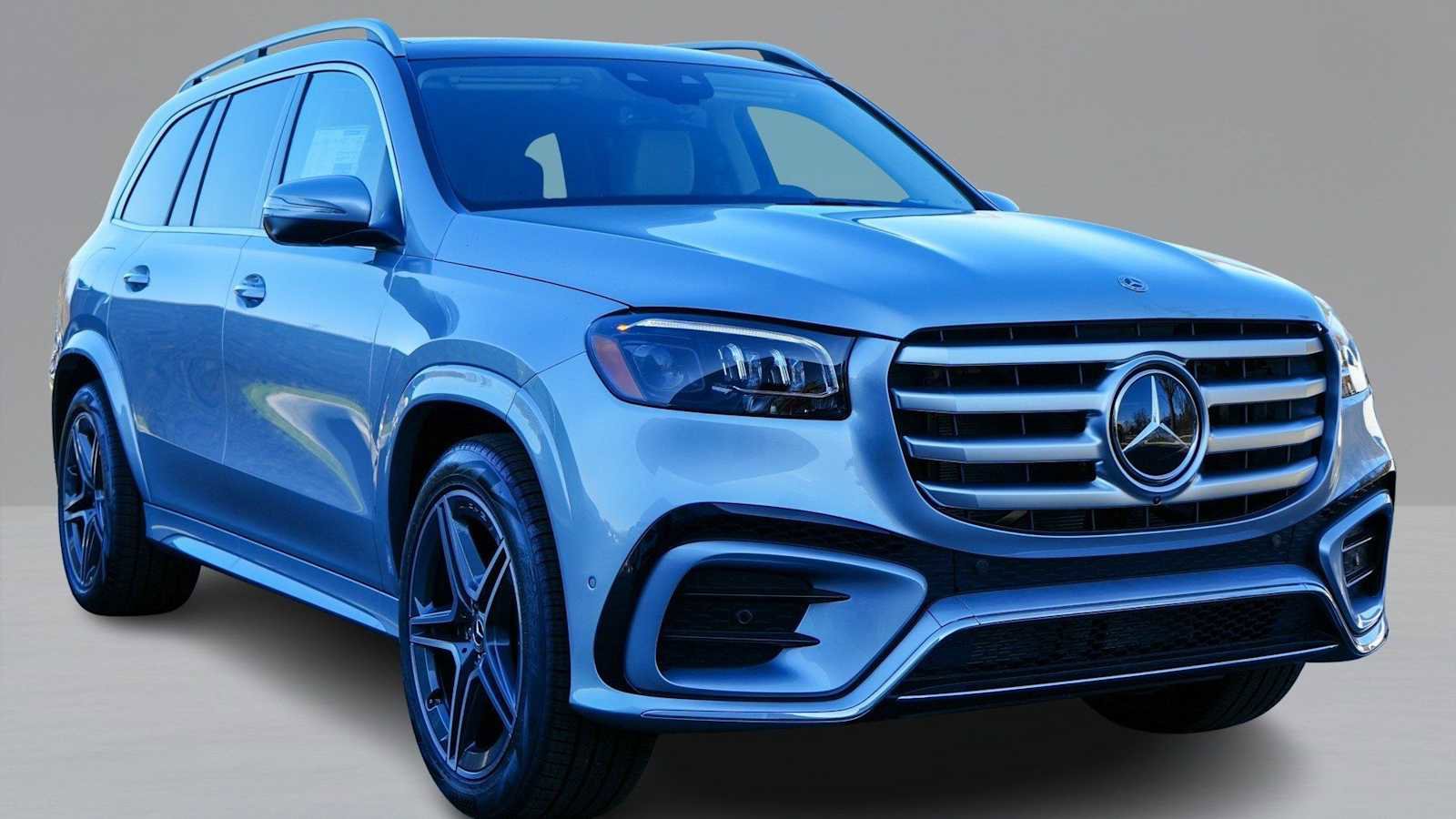 Used 2026 Mercedes-Benz GLS 450 4MATIC image 3