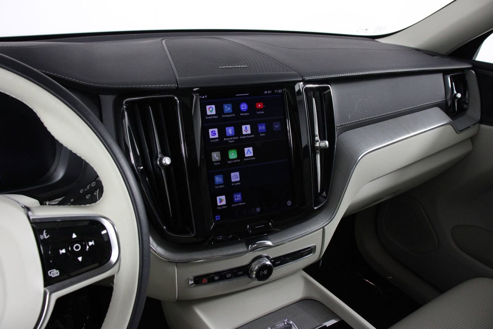 Certified 2023 Volvo XC60 B5 Ultimate image 9