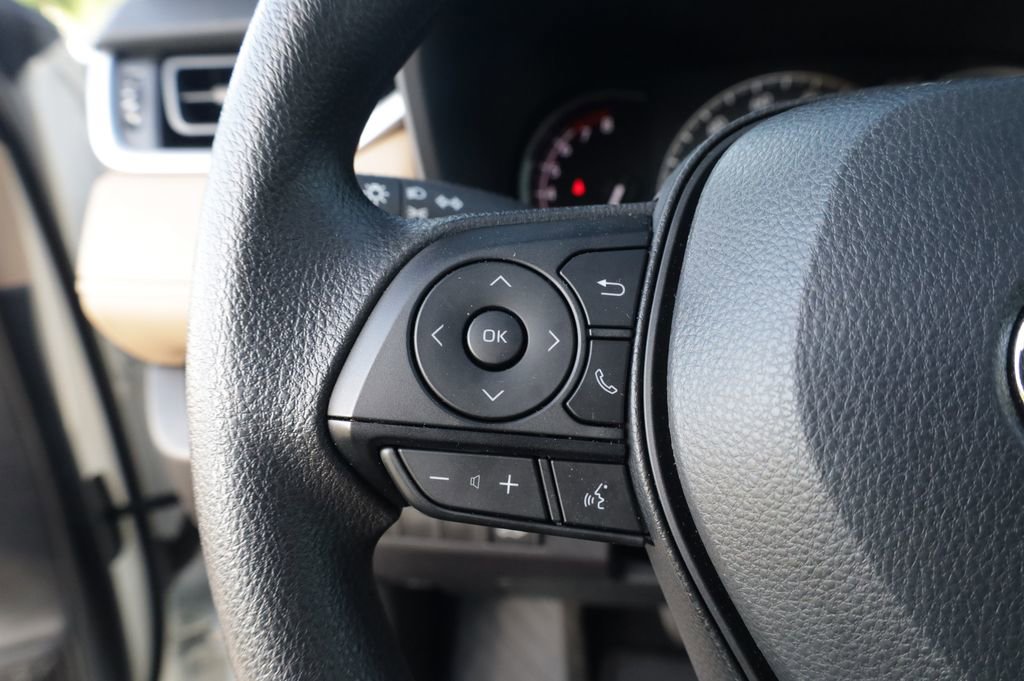 Used 2025 Toyota RAV4 XLE w/ Convenience Package image 23