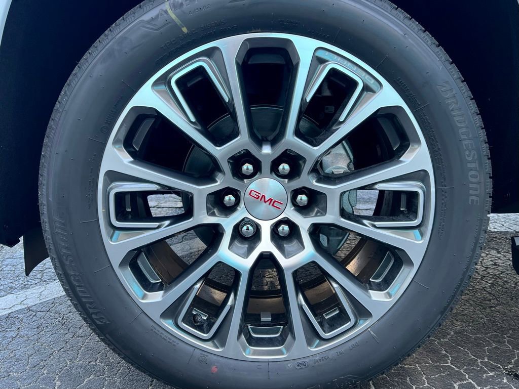 New 2026 GMC Yukon Denali RWD image 12