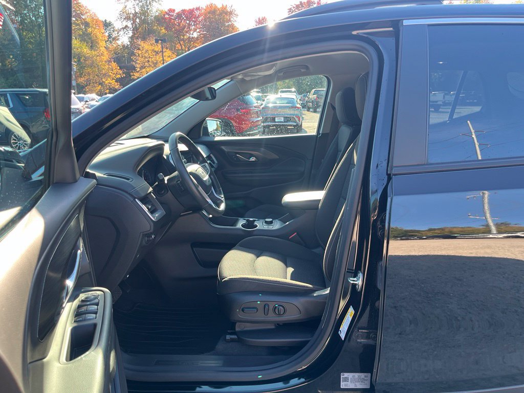 Used 2024 GMC Terrain SLE w/ Driver Convenience Package FWD image 21