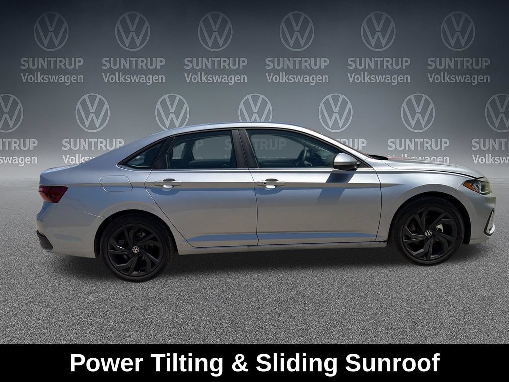 Used 2025 Volkswagen Jetta SE w/ Sunroof Package FWD image 15