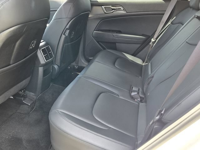 Used 2023 Kia Sportage EX AWD/4WD image 11