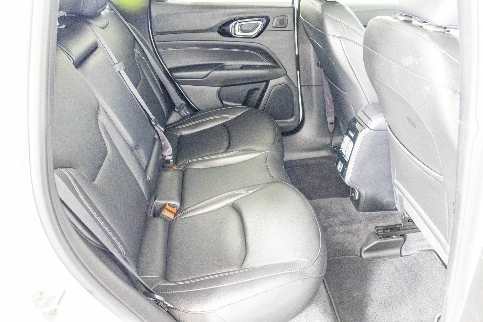 Used 2024 Jeep Compass Limited w/ High Altitude Package image 40