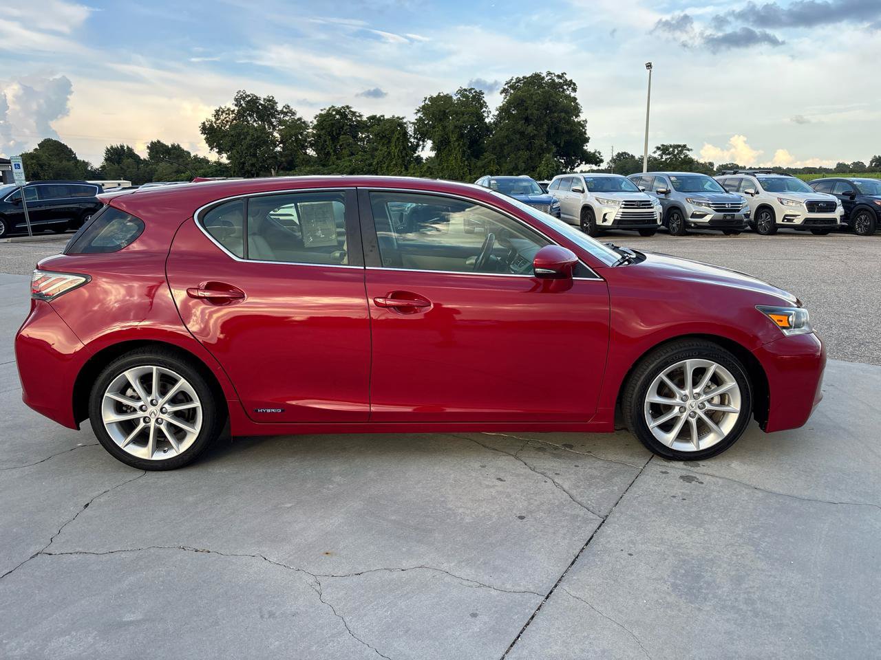 Used 2013 Lexus CT 200h w/ Premium Pkg w/Backup Camera FWD image 3