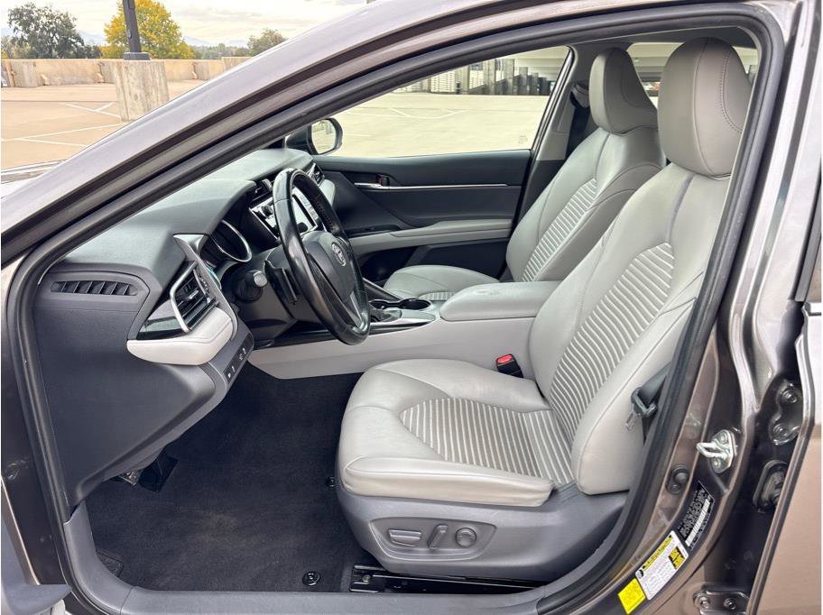 Used 2020 Toyota Camry SE image 10