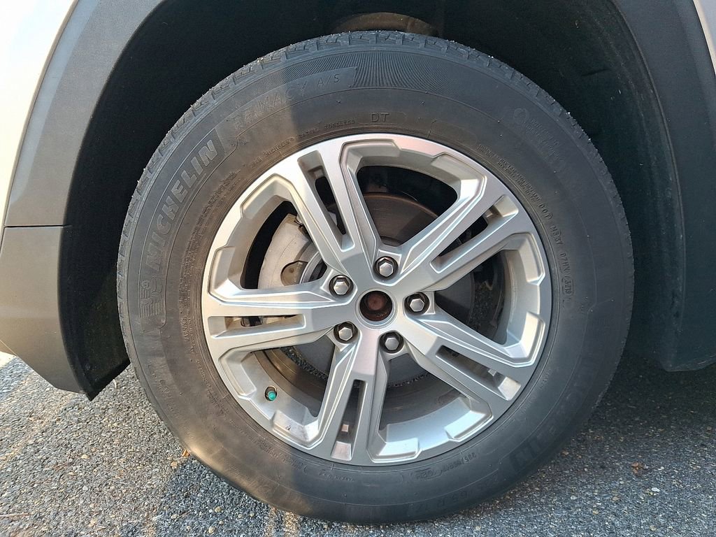 Used 2022 GMC Terrain SLE w/ Driver Convenience Package image 5