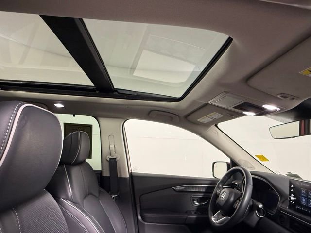 Used 2025 Honda Pilot Elite image 59