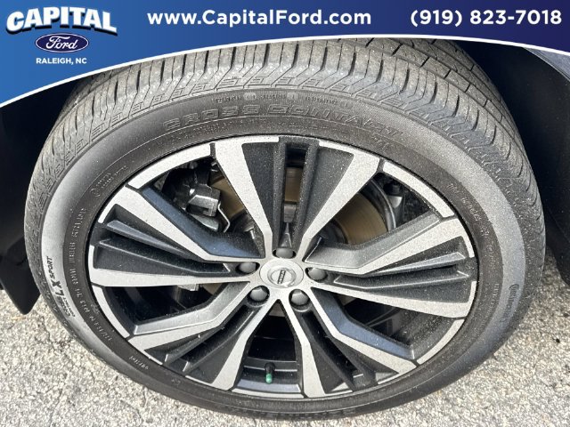 Used 2025 Volvo XC60 B5 Plus w/ Protection Package Premier AWD/4WD image 13