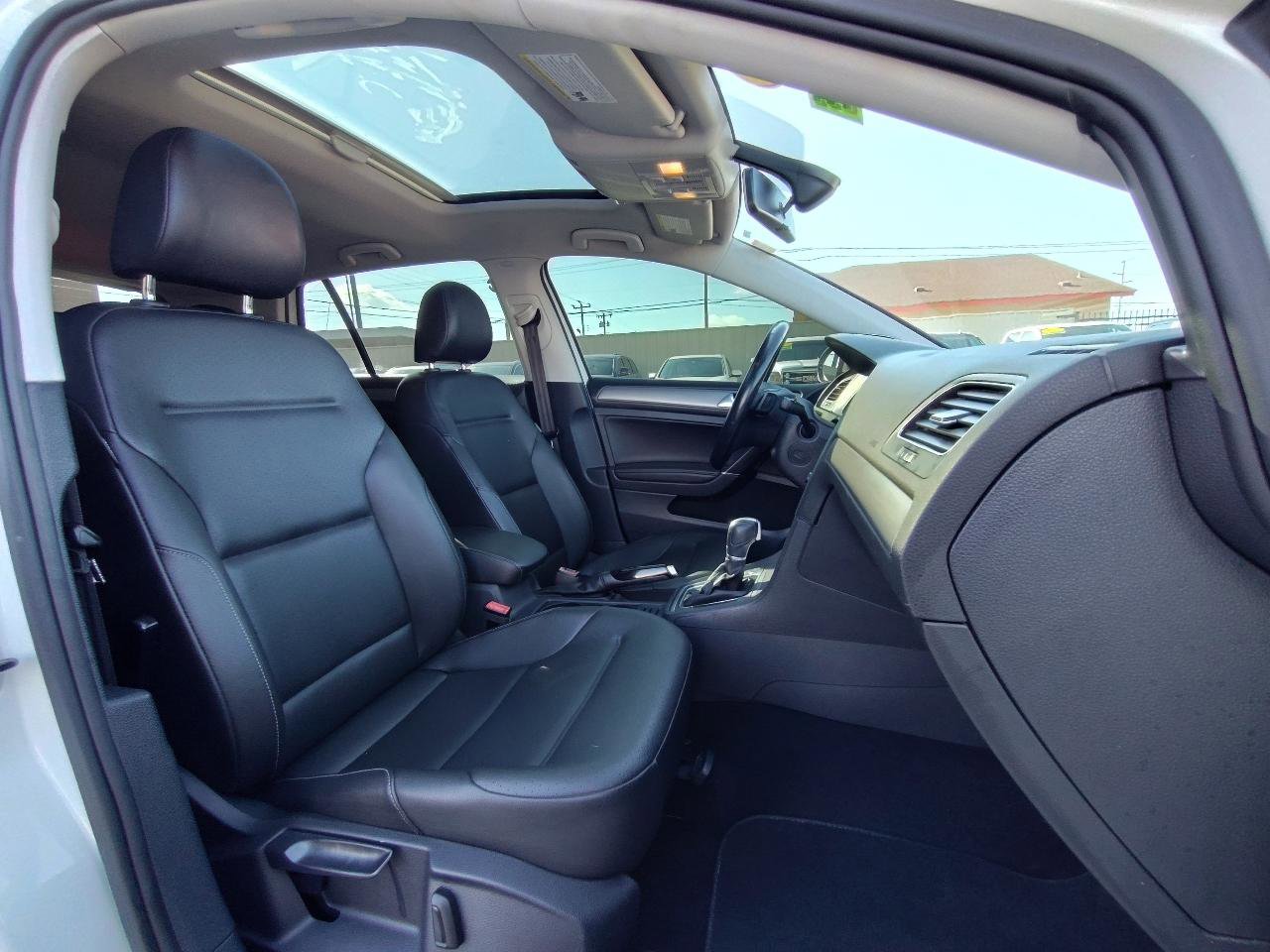 Used 2016 Volkswagen Golf SE image 48