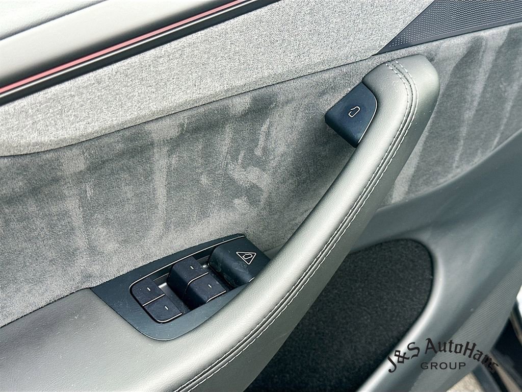 Used 2026 Tesla Model Y Long Range image 24