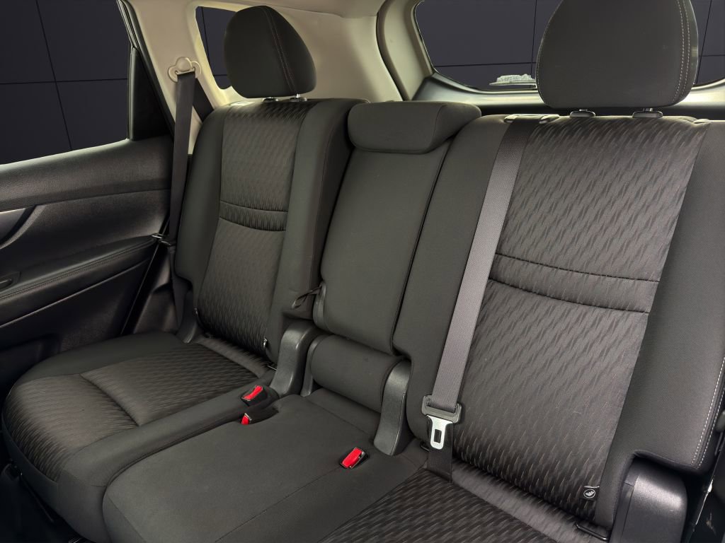 Used 2020 Nissan Rogue SV image 21