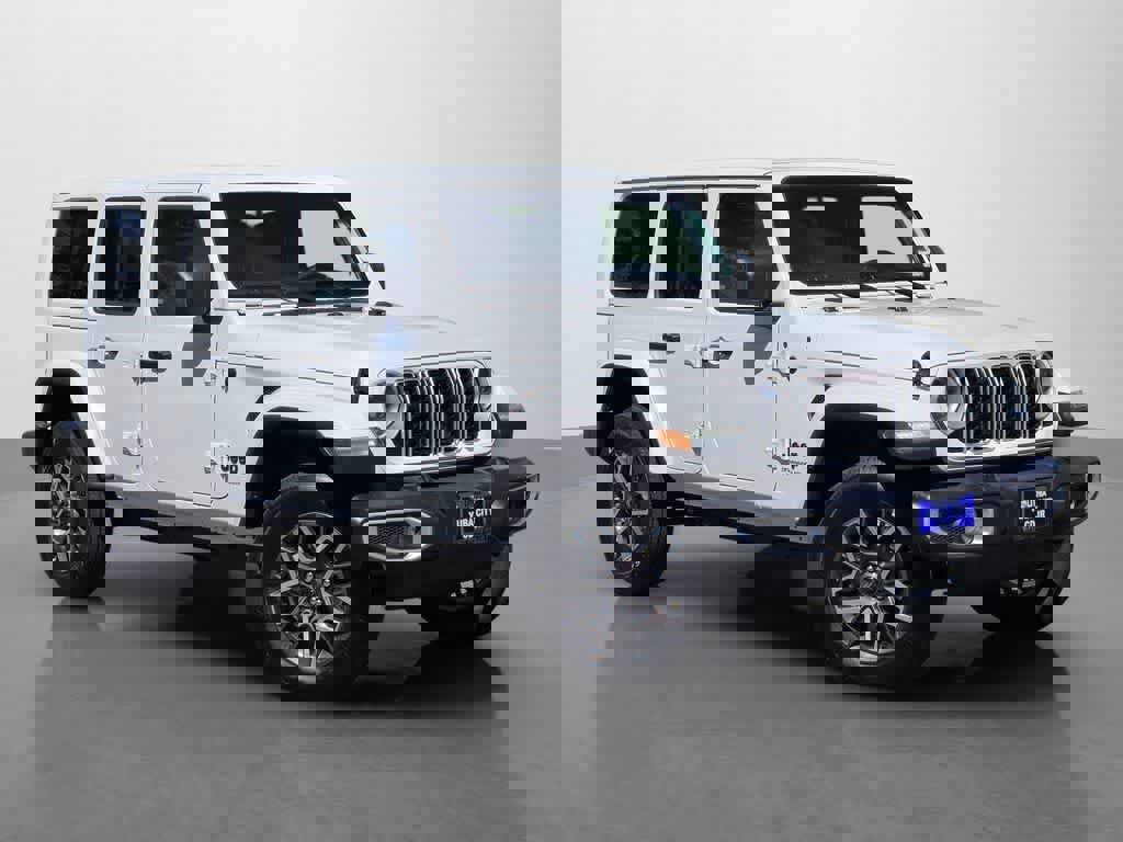 Used 2025 Jeep Wrangler Sahara image 8