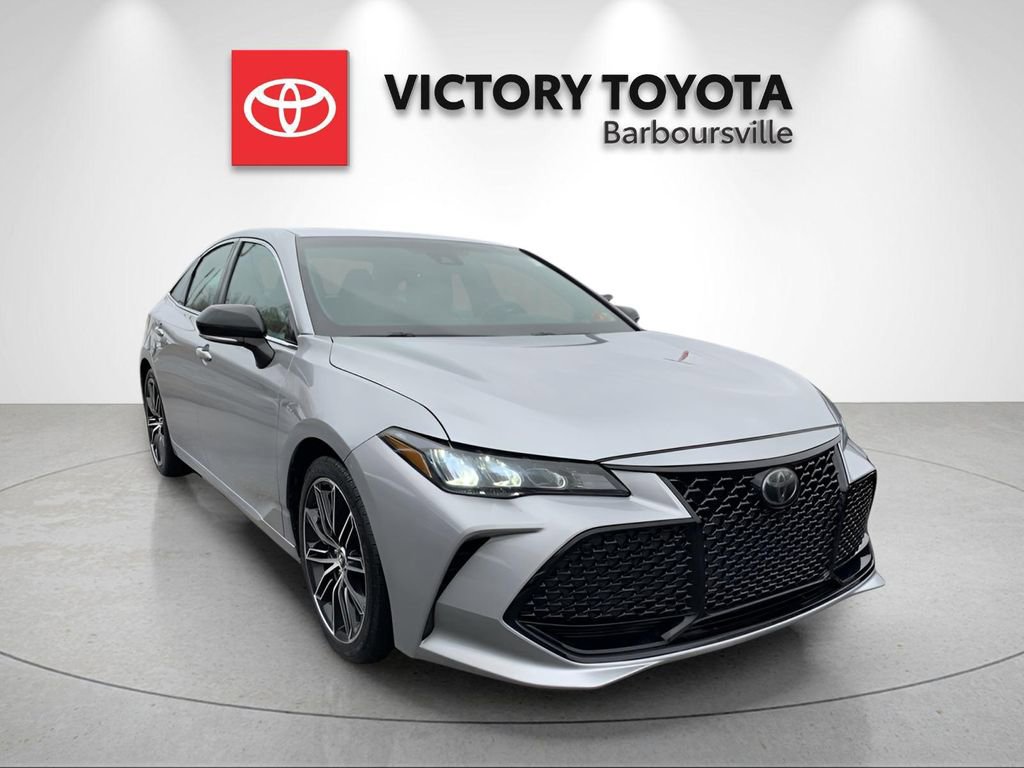 Used 2019 Toyota Avalon XSE image 2