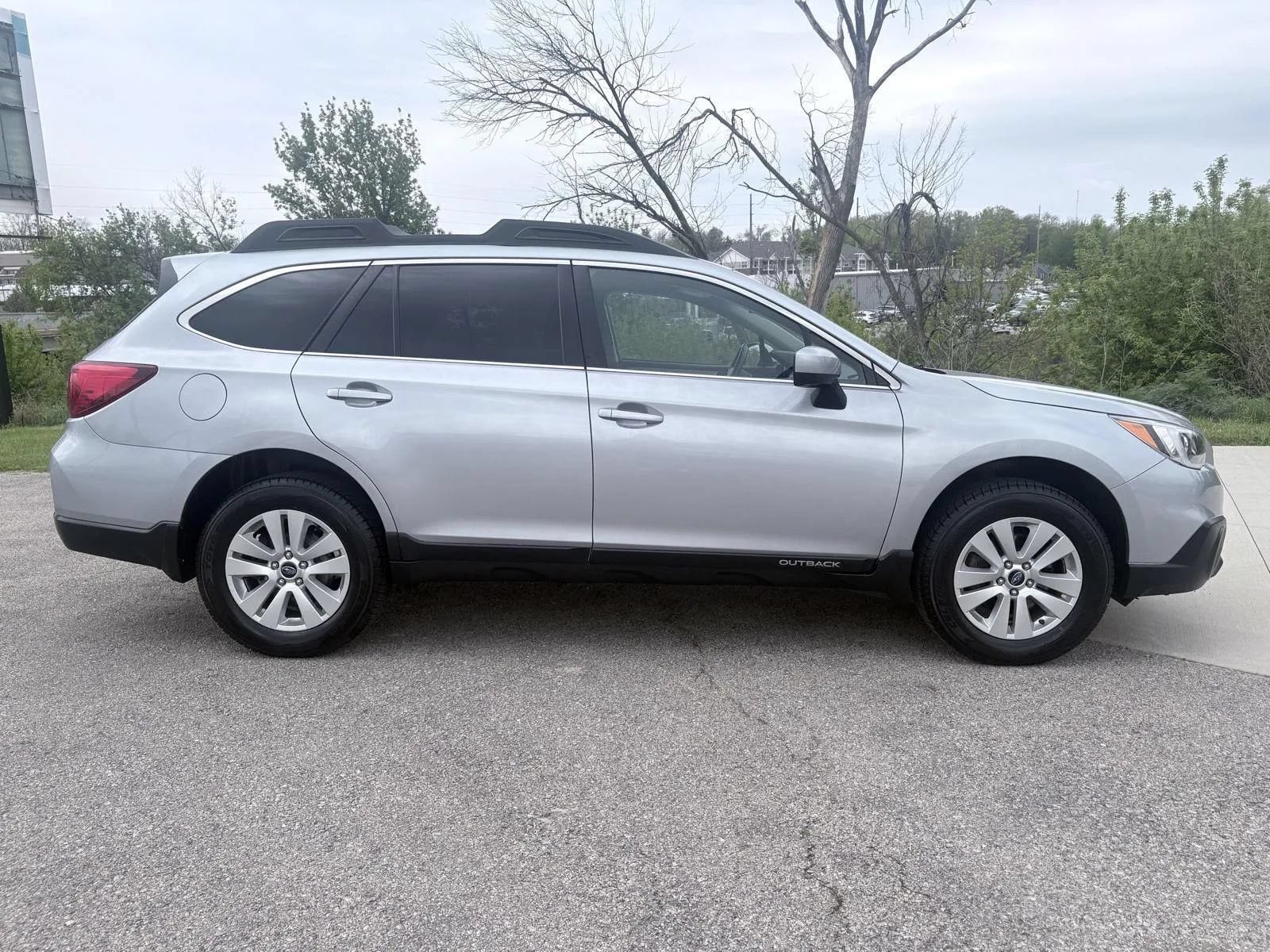 Used 2017 Subaru Outback 2.5i Premium AWD/4WD image 7