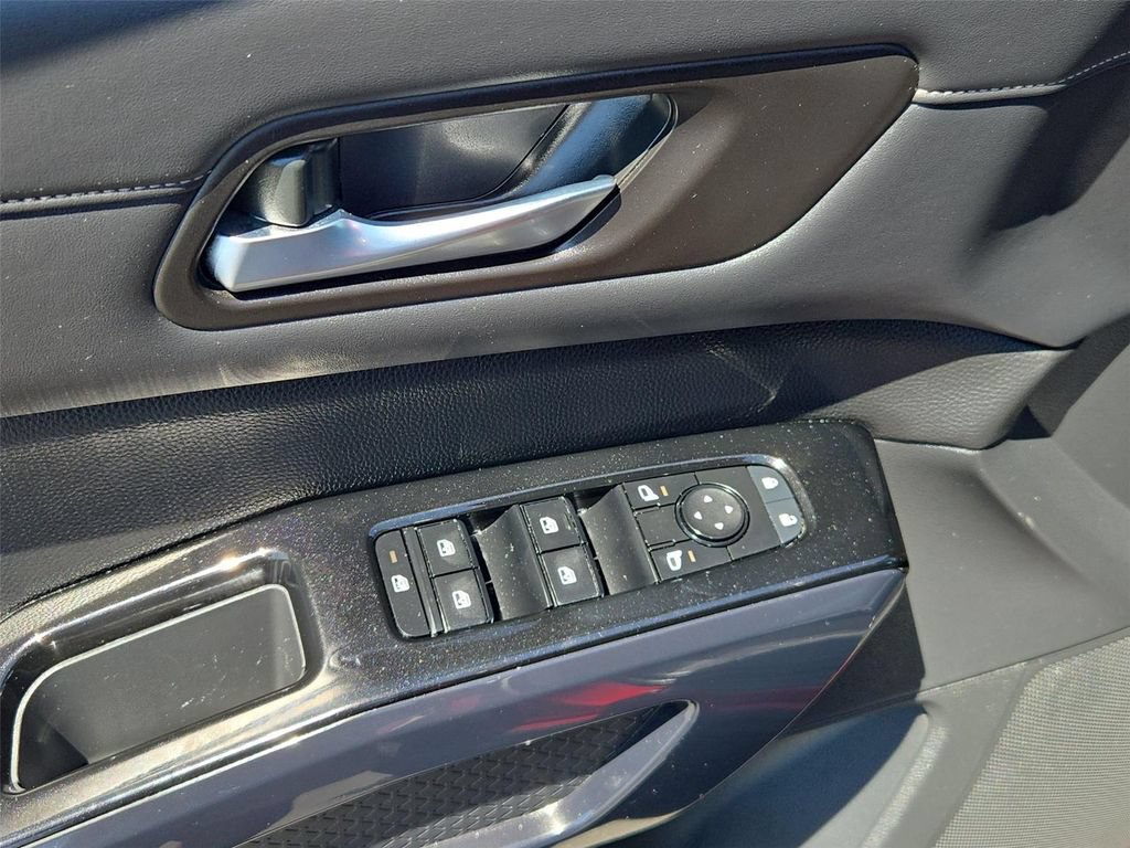 Used 2022 Nissan Pathfinder SV FWD image 15