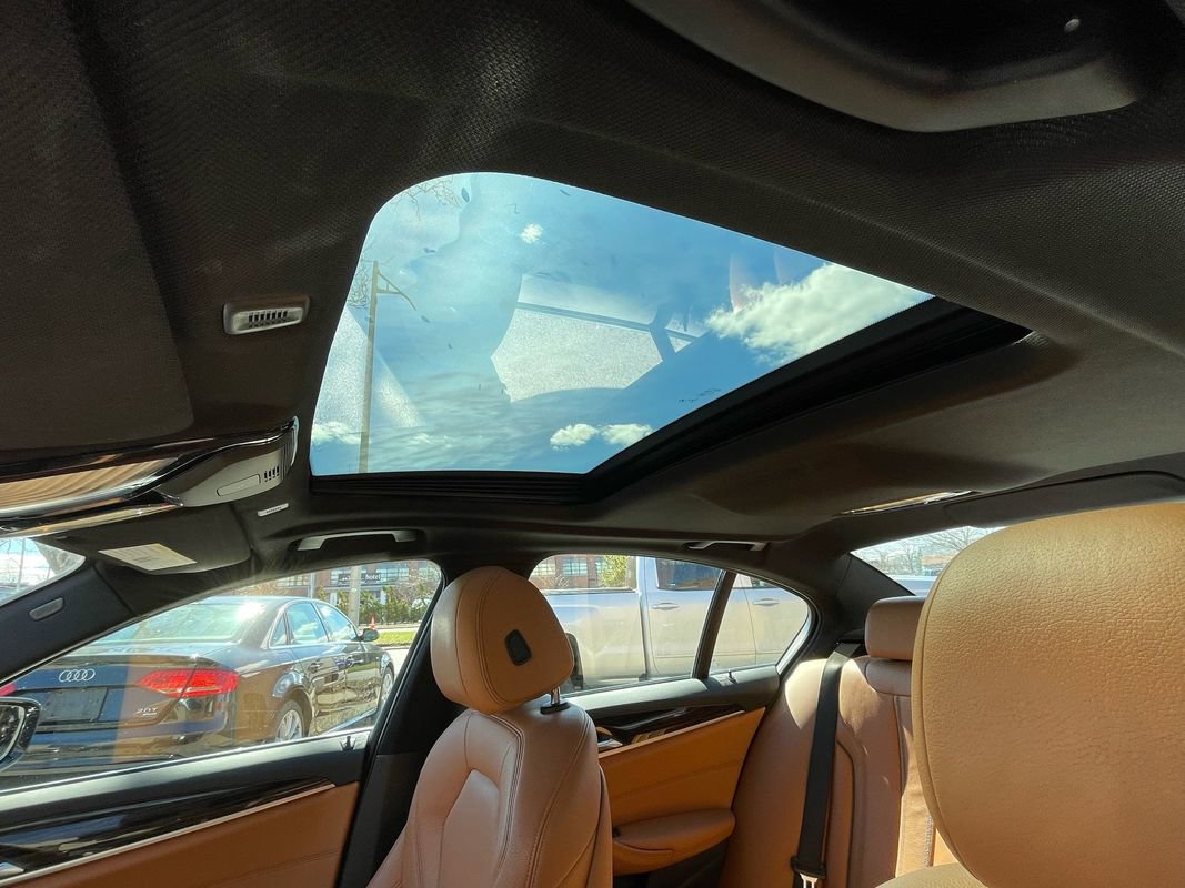 Used 2019 BMW 530i xDrive image 18