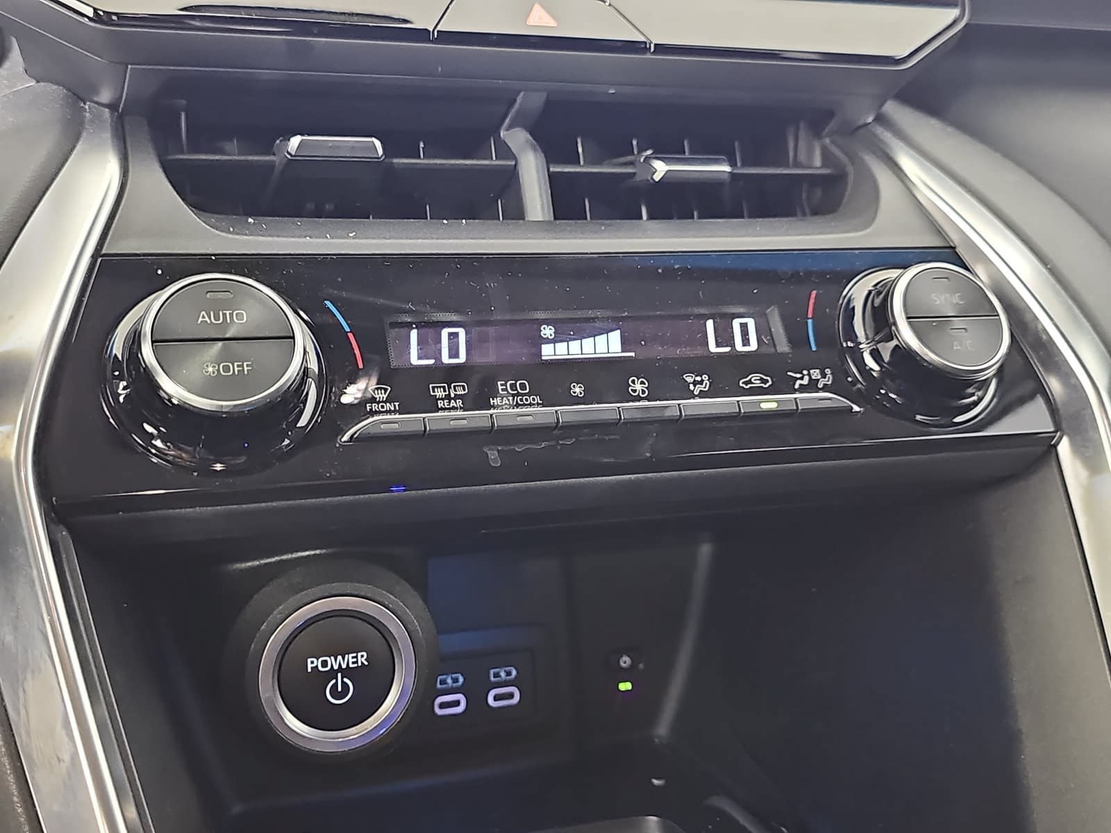 Used 2023 Toyota Venza LE AWD/4WD image 22