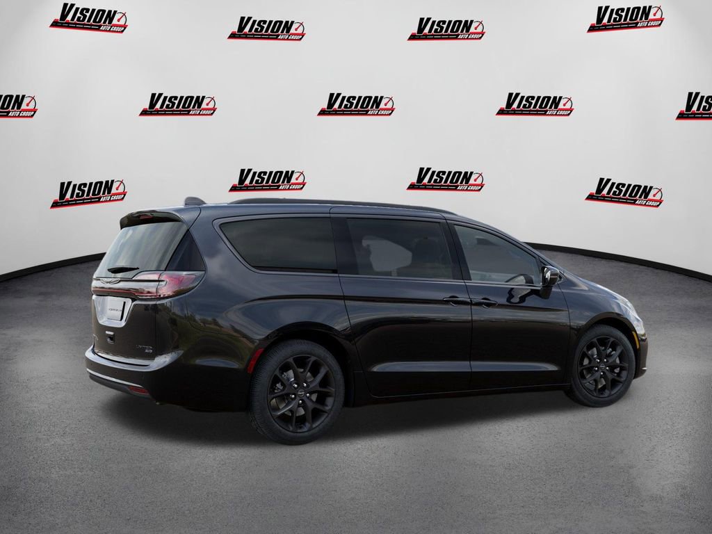 New 2026 Chrysler Pacifica Limited w/ S Appearance Package image 4