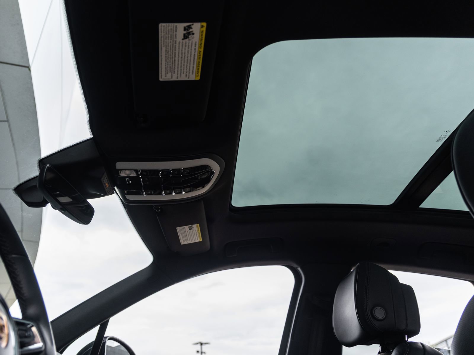 Certified 2022 Porsche Macan S image 27