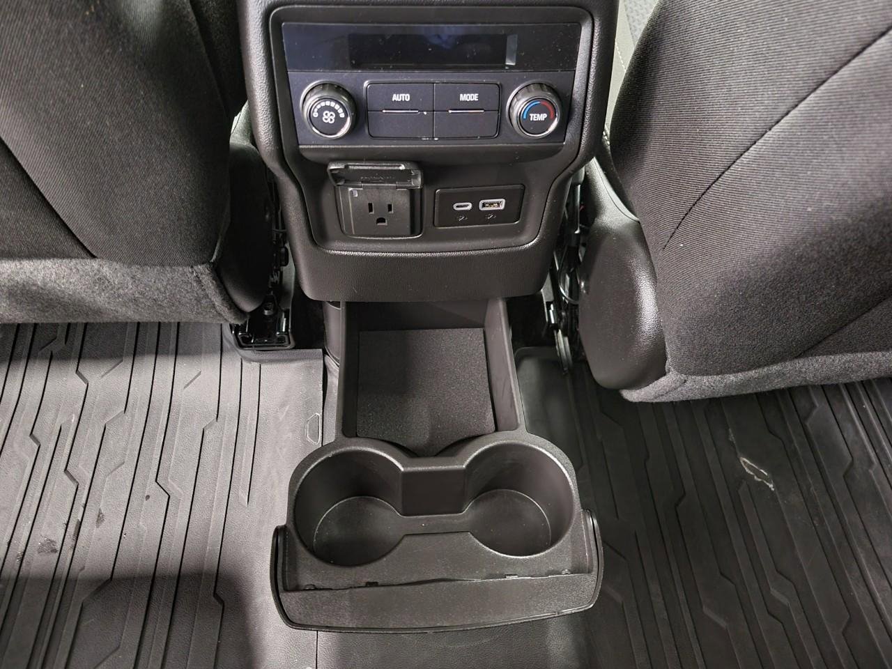 Used 2023 GMC Acadia SLE w/ Driver Convenience Package image 23