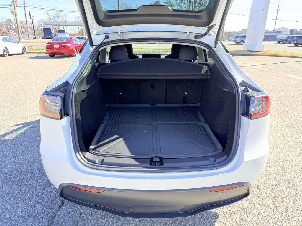 Used 2025 Tesla Model Y Long Range image 14