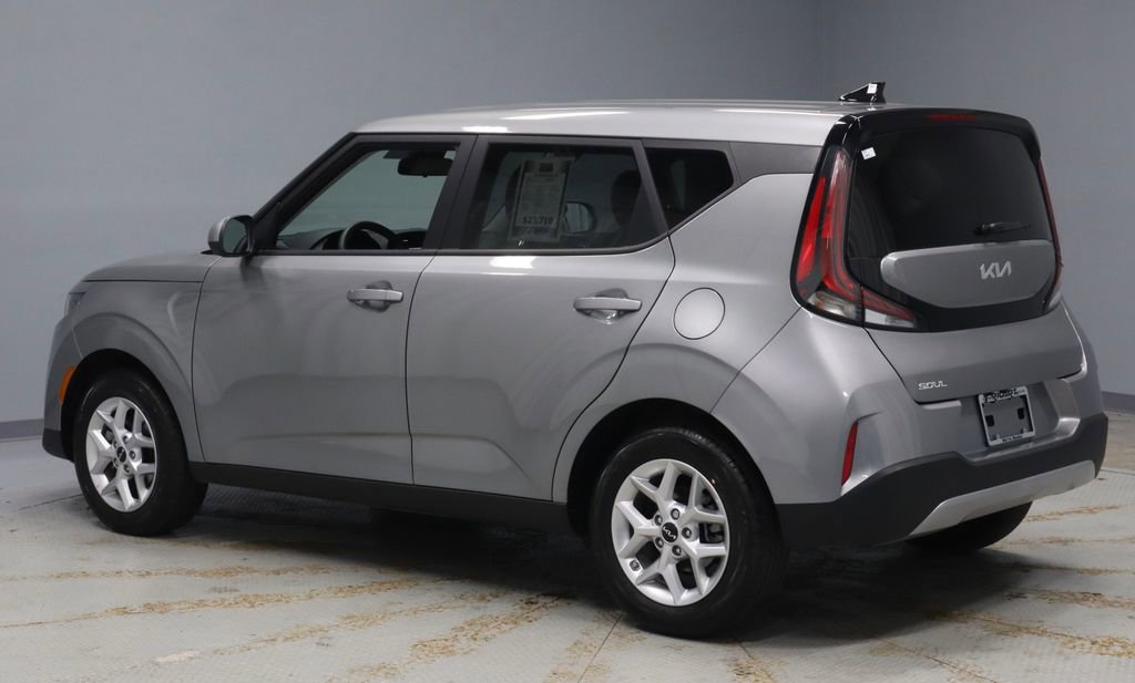 Used 2025 Kia Soul LX w/ LX Technology Package image 8