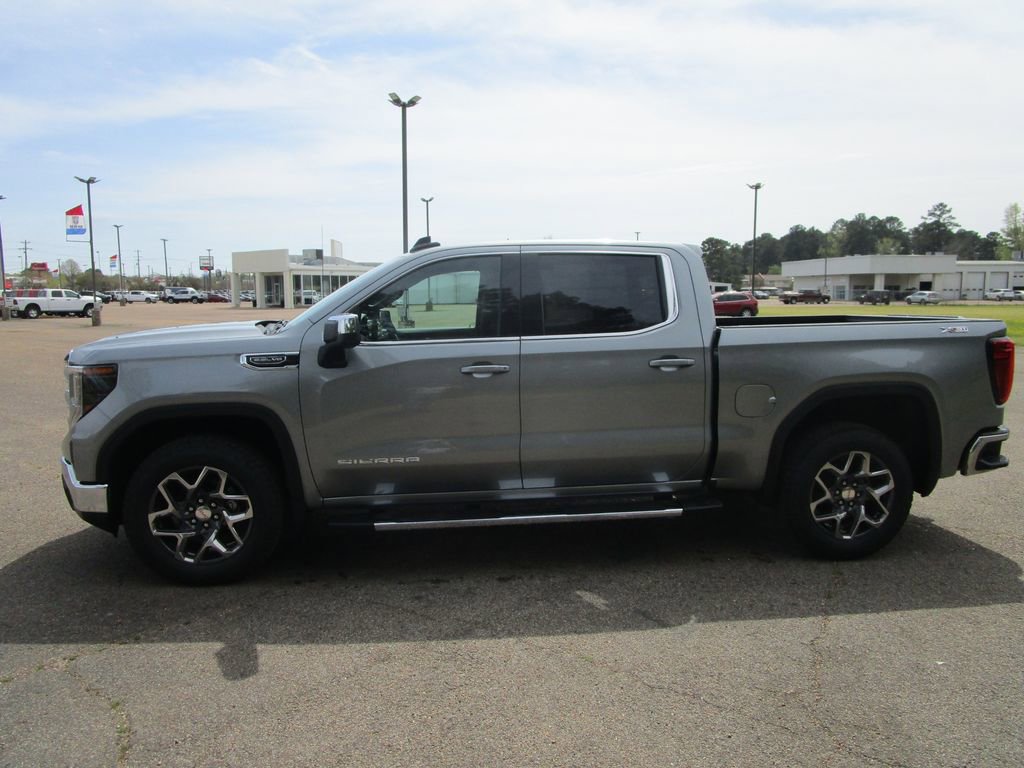 New 2026 GMC Sierra 1500 SLE image 2