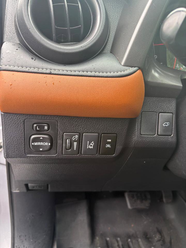 Used 2017 Toyota RAV4 SE FWD image 10