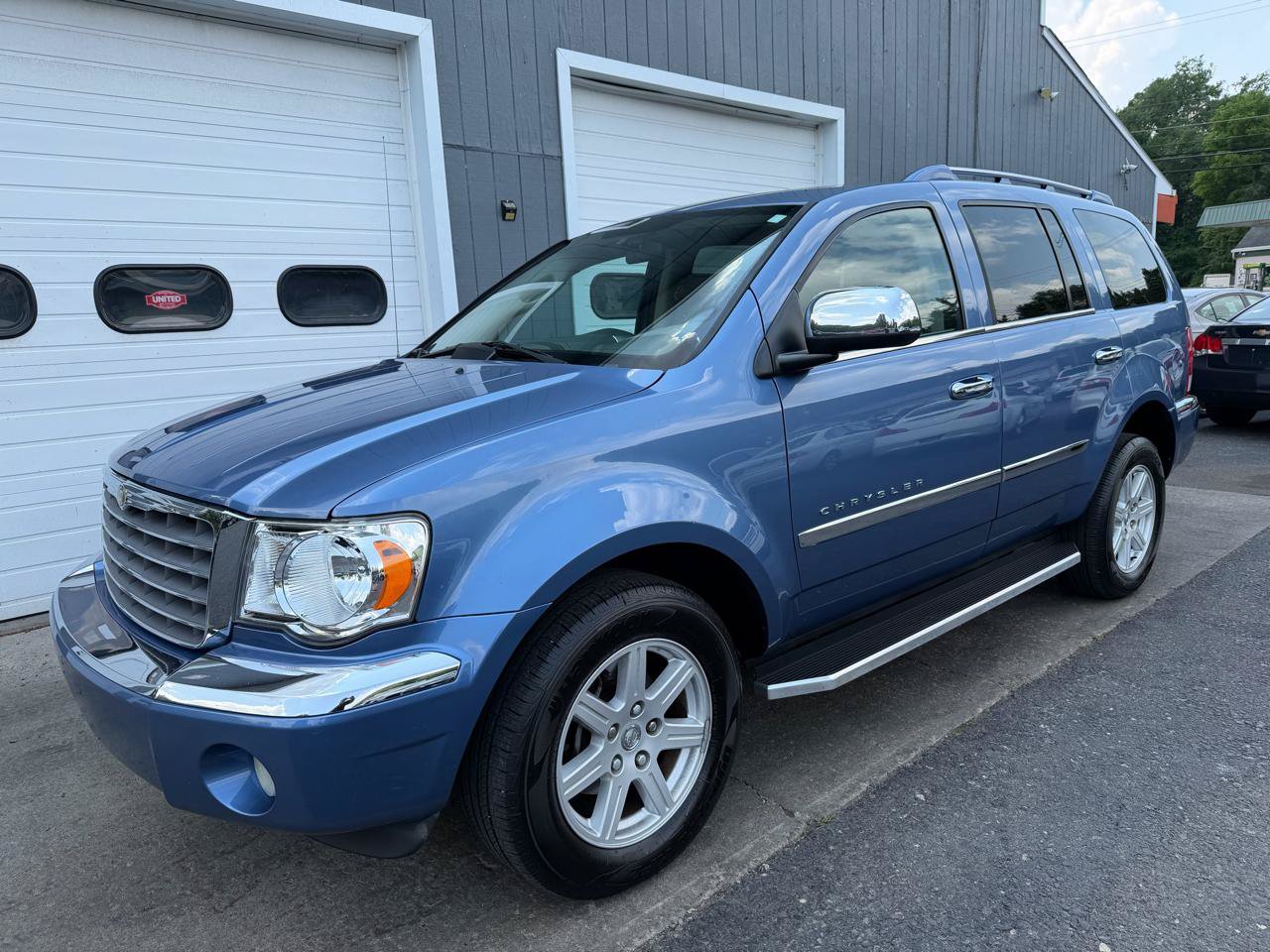 Used 2007 Chrysler Aspen Limited w/ PWR Convenience Group RWD image 1