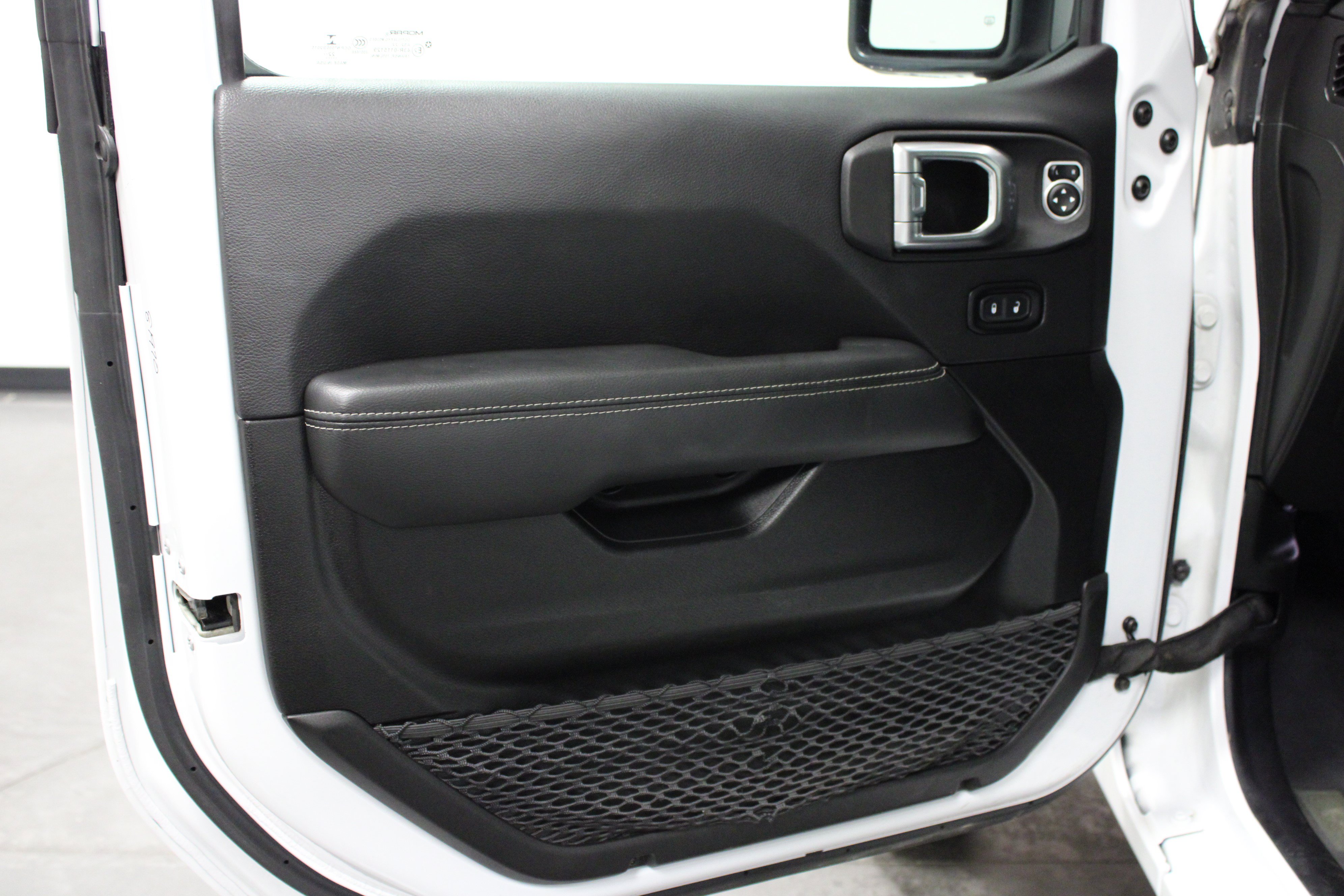 Used 2023 Jeep Wrangler Unlimited Sahara AWD/4WD image 11