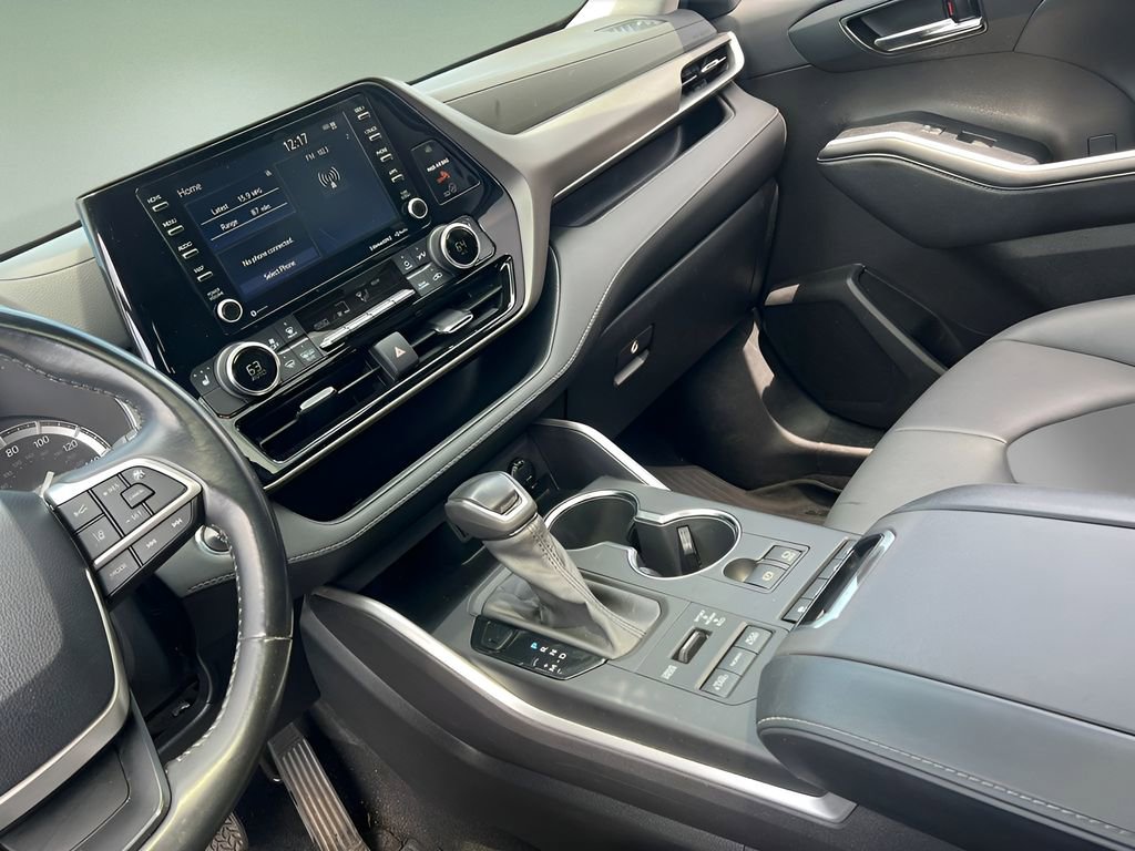 Used 2022 Toyota Highlander XLE image 13