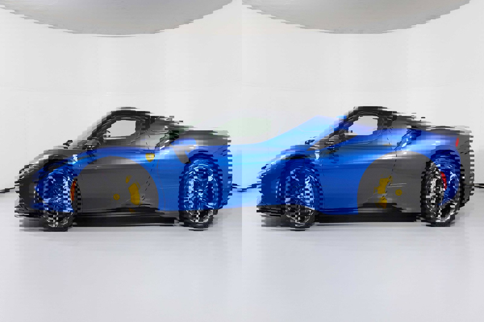 Used 2024 Ferrari SF90 Spider image 12