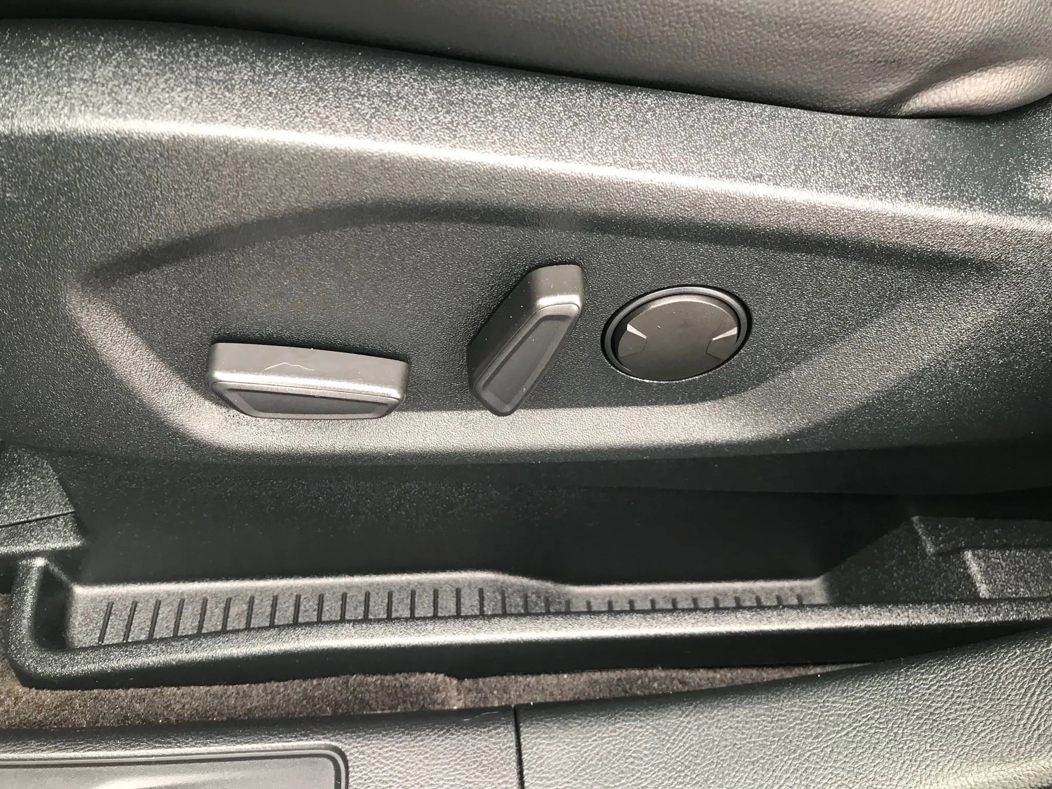 Used 2020 Ford Edge SEL w/ Convenience Package image 14