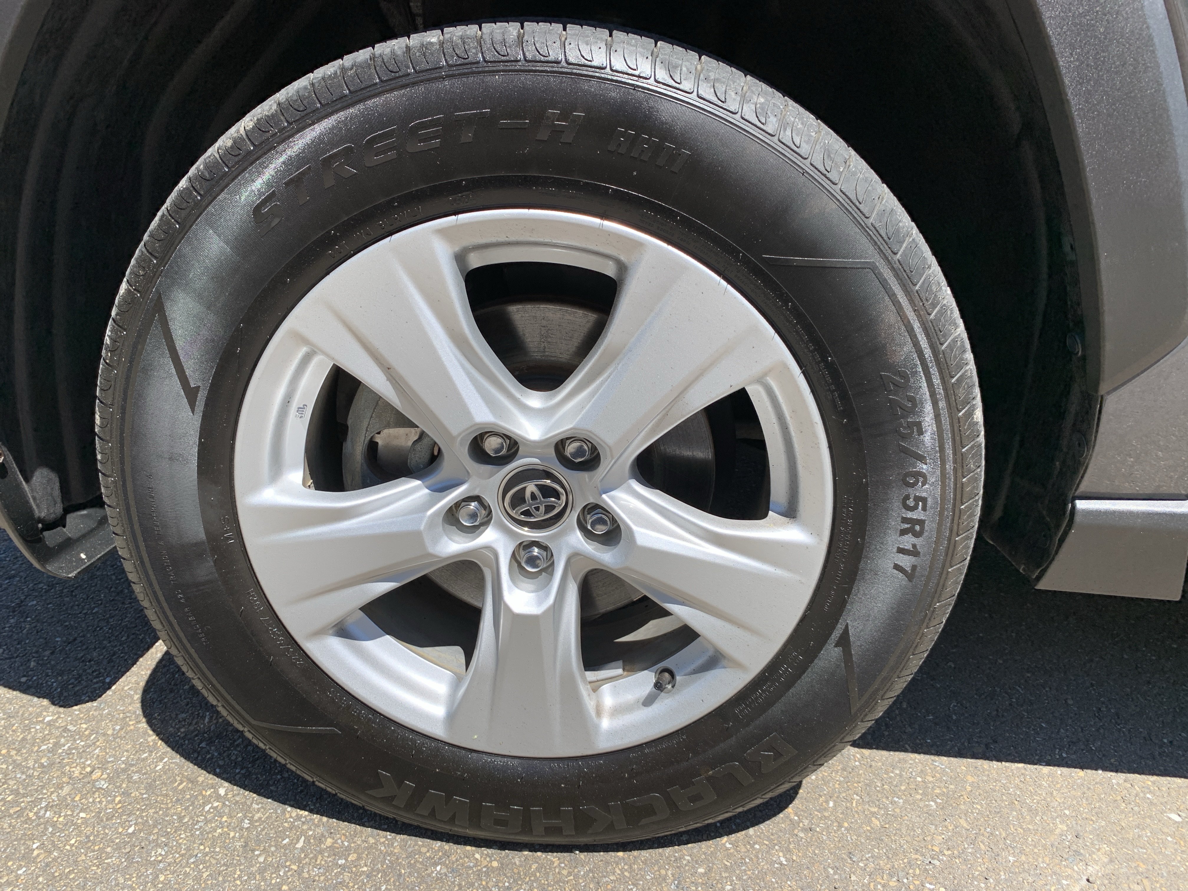 Used 2020 Toyota RAV4 LE w/ Carpet Mat Package AWD/4WD image 39
