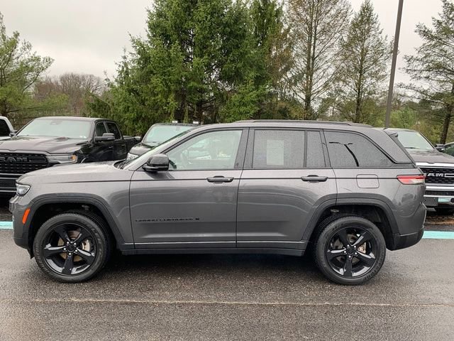 Used 2023 Jeep Grand Cherokee Altitude image 2