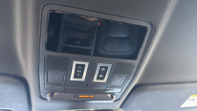 Used 2024 Land Rover Defender 130 X-Dynamic SE image 20