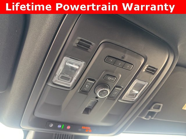 Used 2024 Chevrolet Suburban RST w/ Luxury Package image 18