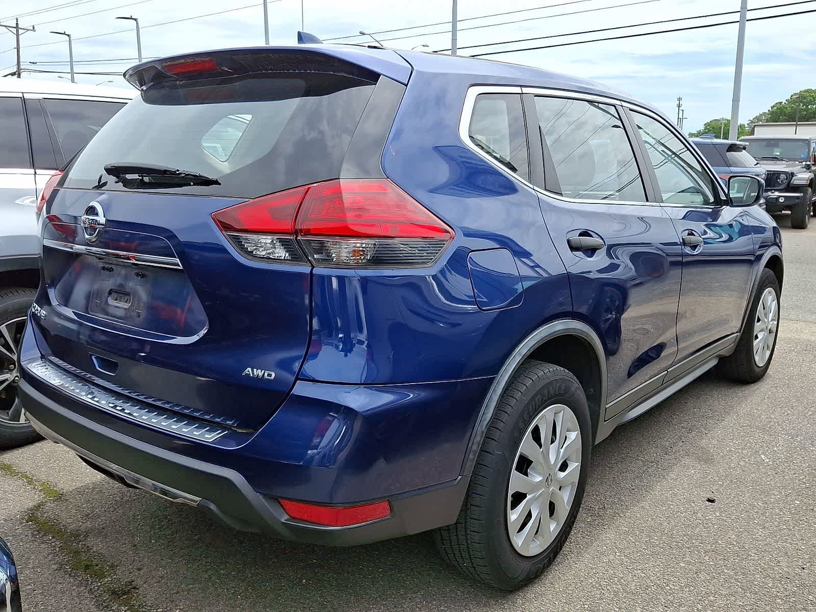 Used 2017 Nissan Rogue S AWD/4WD image 3