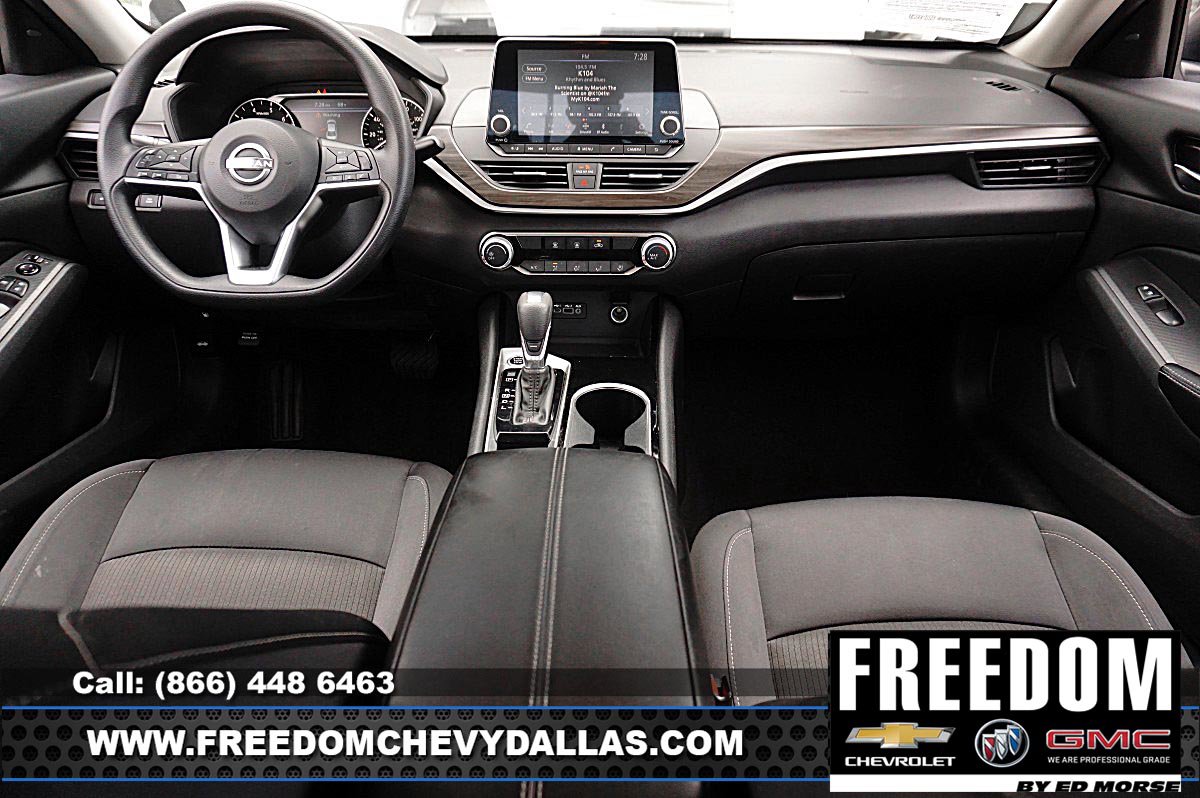 Used 2024 Nissan Altima 2.5 SV FWD image 7