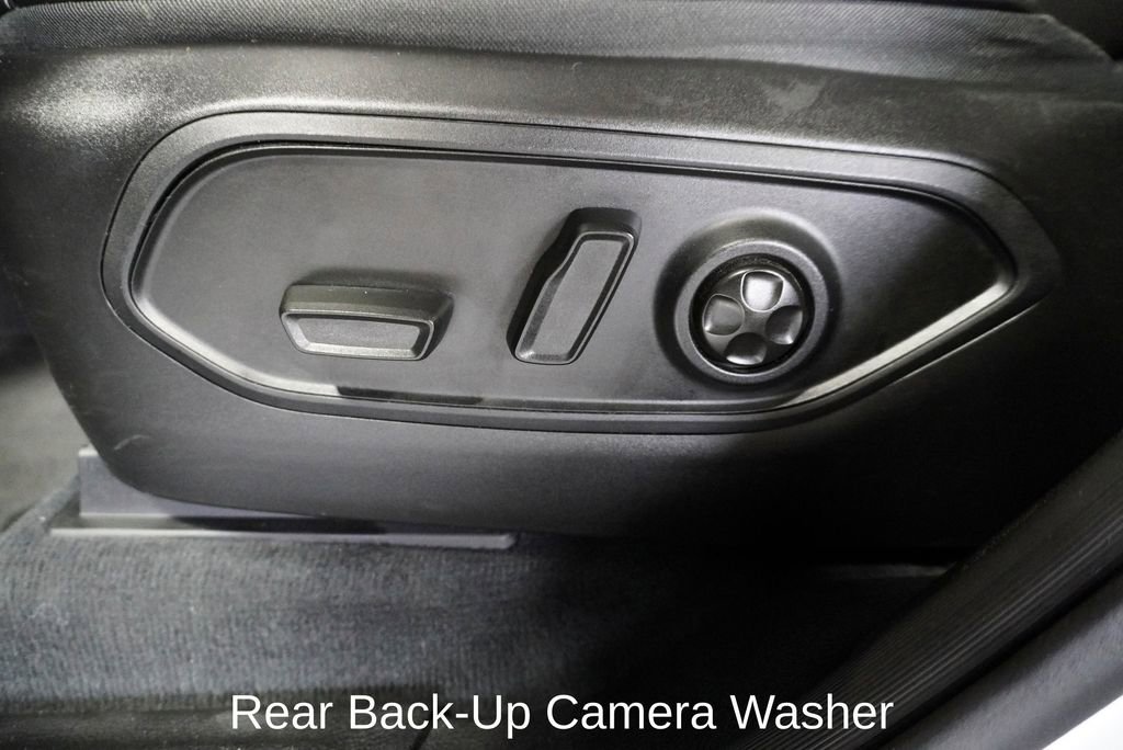 Used 2023 Jeep Grand Cherokee Limited w/ Luxury Tech Group II image 16