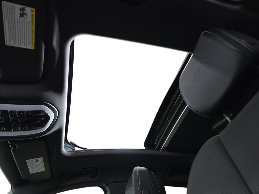 Used 2025 Porsche Macan GTS image 28