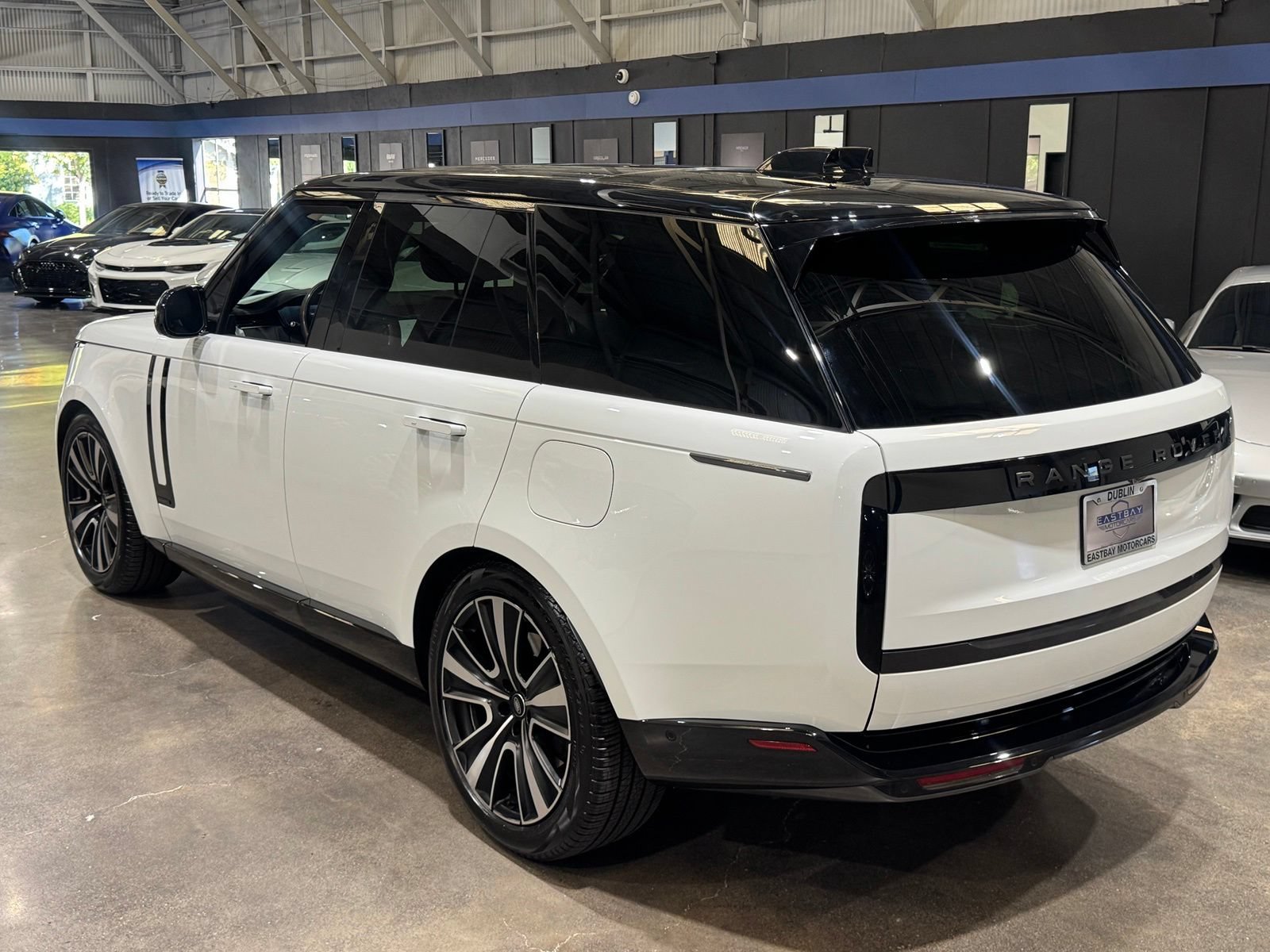 Used 2025 Land Rover Range Rover Autobiography AWD/4WD image 12