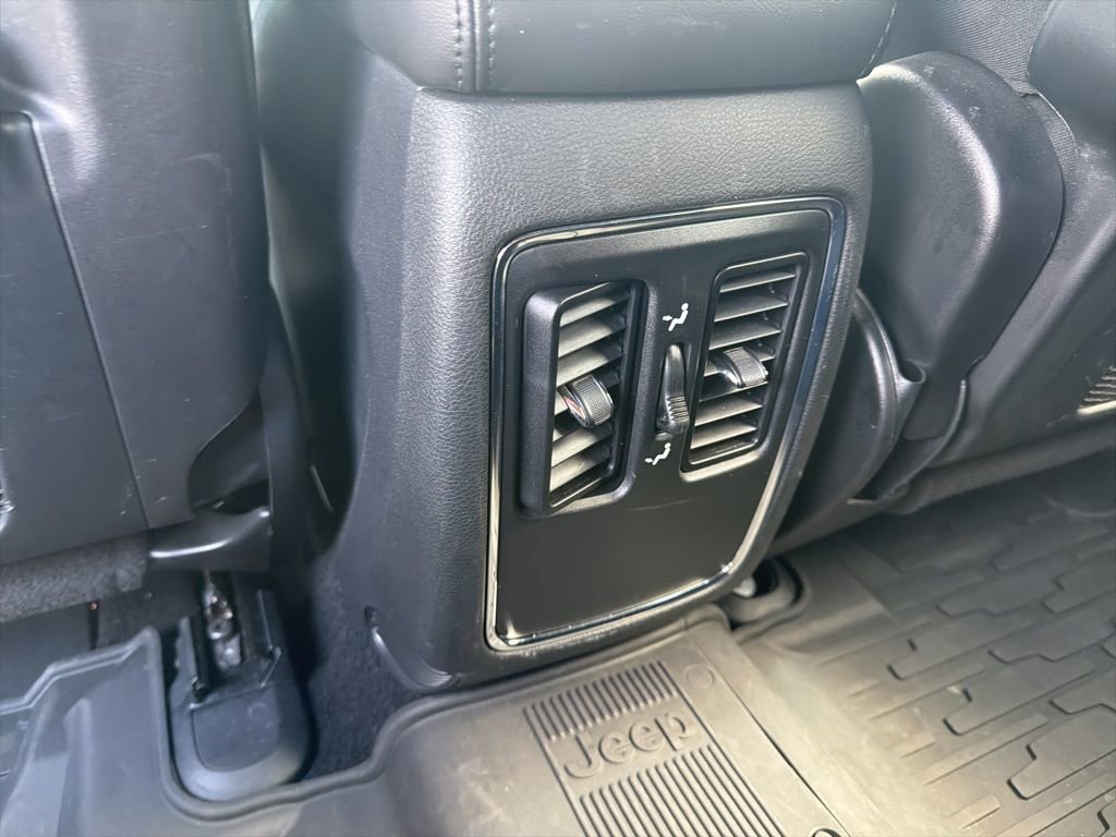 Used 2021 Jeep Grand Cherokee Laredo image 34