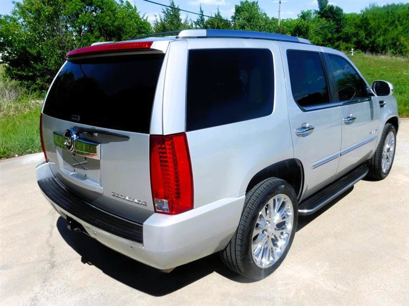 Used 2011 Cadillac Escalade Luxury AWD/4WD image 6