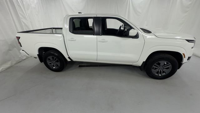 Used 2025 Nissan Frontier SV AWD/4WD image 2