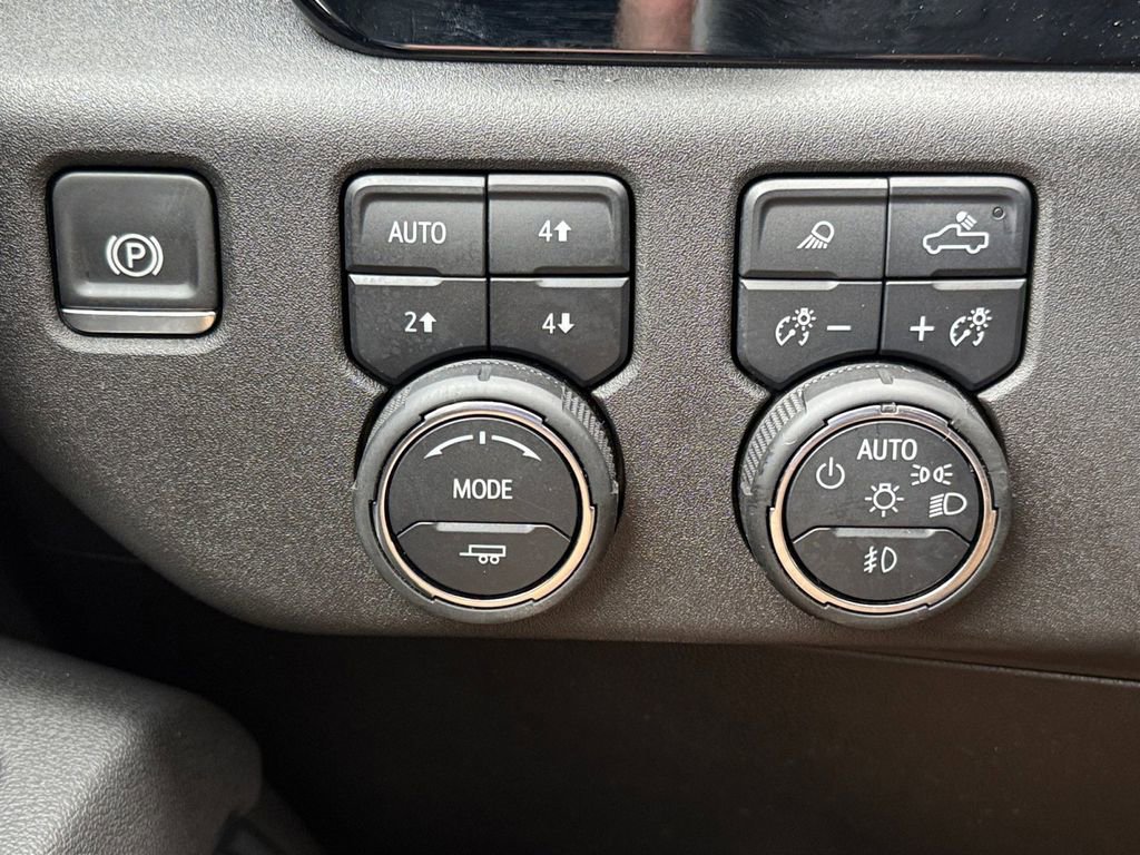 Certified 2025 Chevrolet Silverado 1500 High Country w/ Midnight Edition image 17